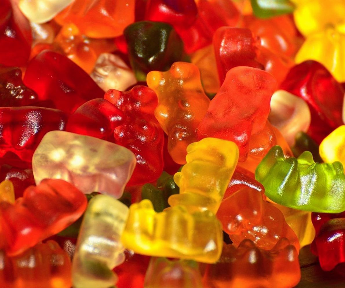 Vidriera con caramelos y chocolates artesanales